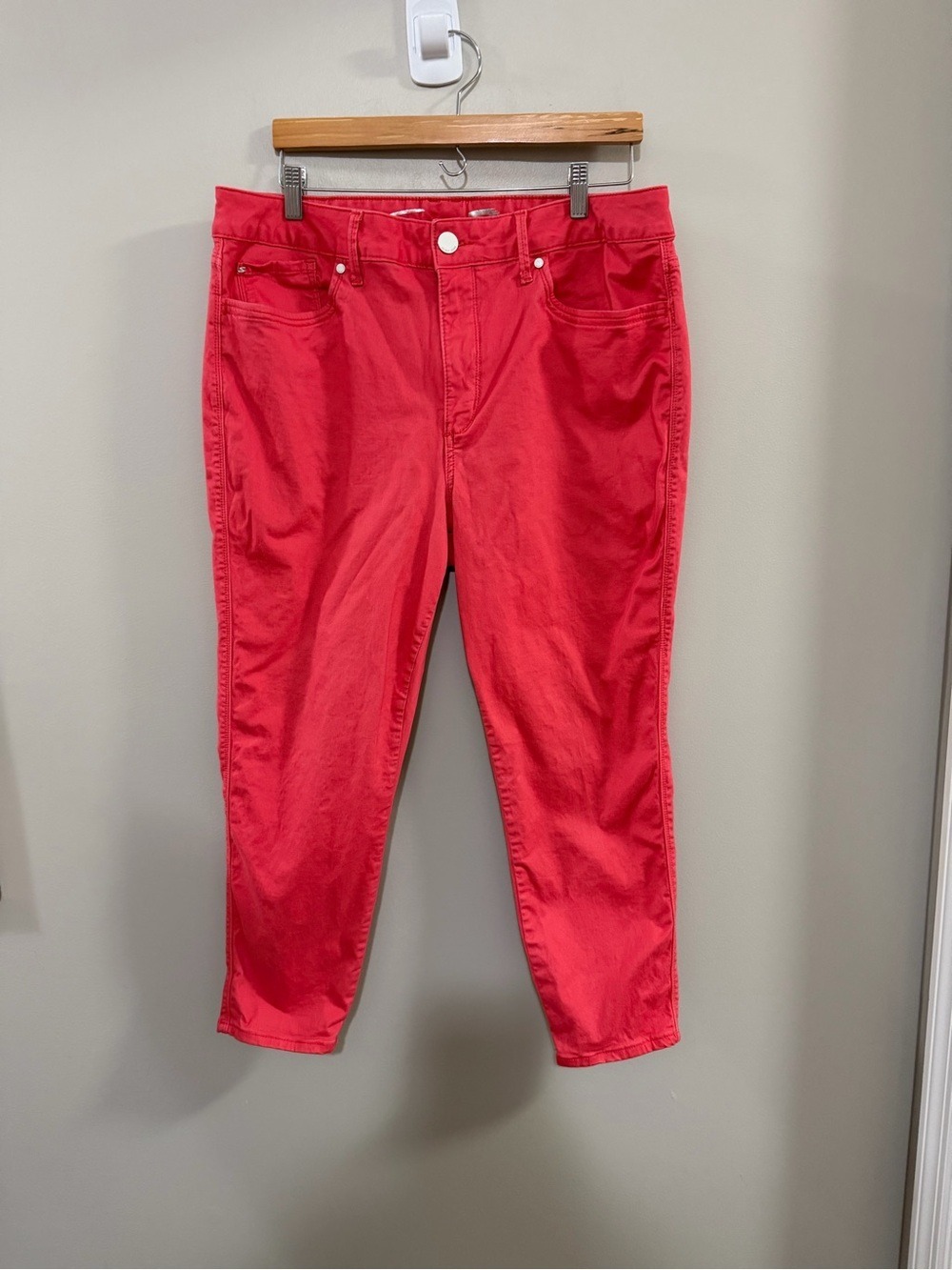 Women's Seven7 Red Hue High Rise  Ankle Cropped Jeans. Size 16
